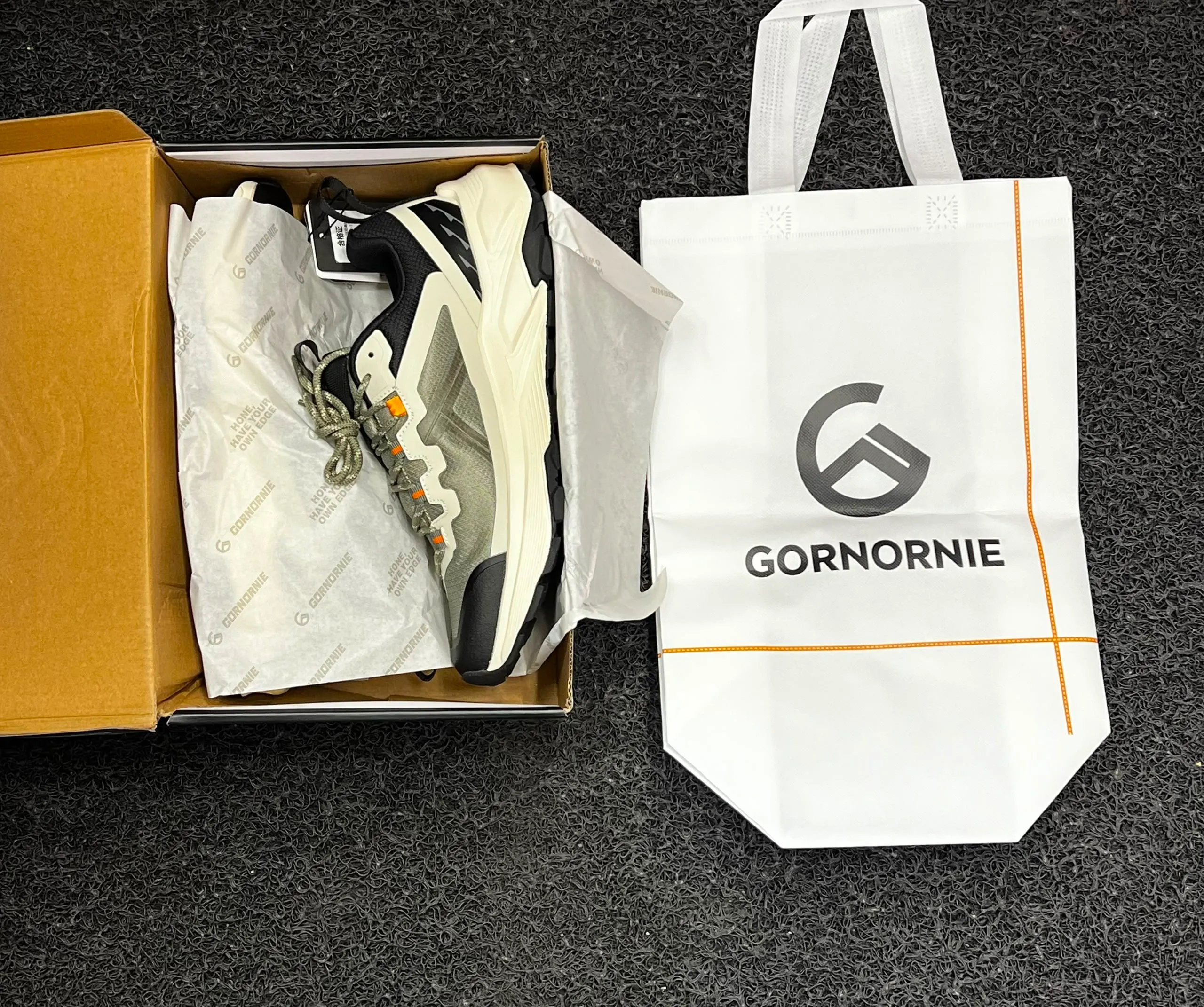 کفش(کتونی)پیاده روی و کوهنوردی و طبیعتگردی گورنورنی GORNORNIE | ۱۰۰٪ اورجینال | ضدآب